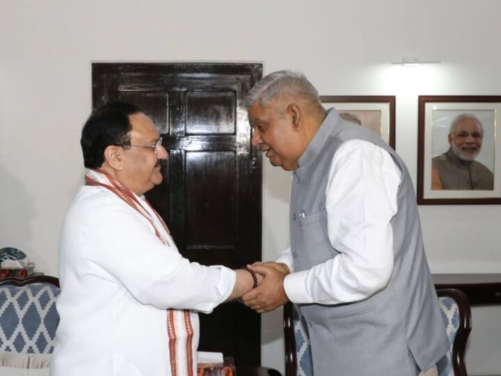 जगदीप धनखड़ के शनिवार को भारत के 14वें उपराष्ट्रपति के तौर पर निर्वाचित होने पर राष्ट्रपति, प्रधानमंत्री समेत बीजेपी, कांग्रेस और अन्य दलों के नेताओं ने उन्हें बधाई दी.