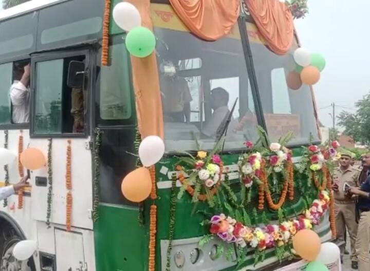 Chitrakoot News: चित्रकूट से अयोध्या का सफर हुआ और आसान, जनरथ बस सेवा की हुई शुरुआत up news Chitrakoot to Ayodhya Journey became easy, Janrath bus service started from today ann Chitrakoot News: चित्रकूट से अयोध्या का सफर हुआ और आसान, जनरथ बस सेवा की हुई शुरुआत