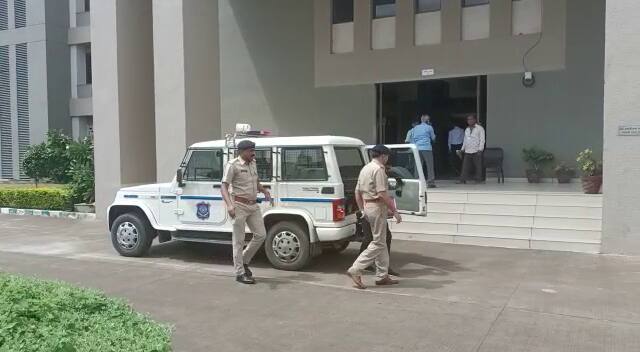 Gujarat Hooch Tragedy : AMOS director Samir Patel anticipatory bail in Botad session court Gujarat Hooch Tragedy : AMOS કંપનીના સમીર પટેલ સહિત 5 લોકોની આગોતરા જામીન અરજી પર  બોટાદ સેશન્સ કોર્ટમાં આજે સુનાવણી
