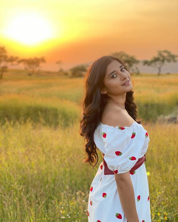 Kanika Mann: Actress Kanika Mann's flirtatious style, share special pictures
