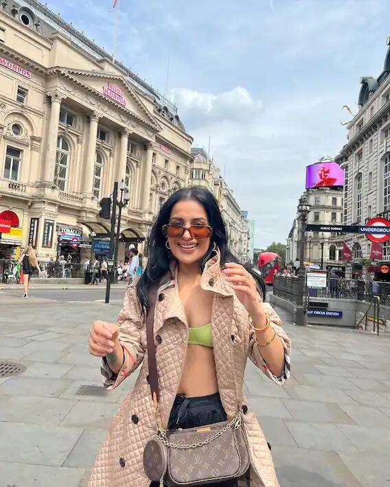 Glamorous look: Punjabi actress Sara Gurpal's killer look seen in London, pictures in green bralette go viral