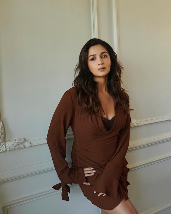 Pregnant Alia Bhatt Looks Gorgeous In Brown Dress As She Flaunts Baby Bump, SEE PICS