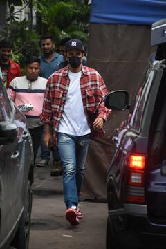 Ranbir Kapoor: শ্যুটিং শেষে ক্যামেরাবন্দি রণবীর কপূর