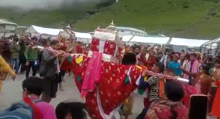 Kedarnath Yatra: इंसान ही नहीं देवता भी दिखाते हैं बाबा केदार के प्रति आस्था, पहुंची मां भद्रकाली की डोली