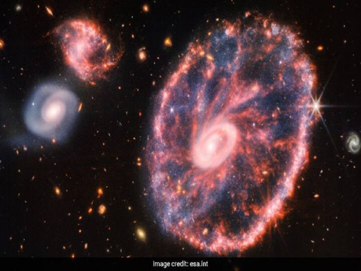 James Webb Telescope Captures Stunning Images Of Cartwheel Galaxy கார்ட்வீல் கேலக்ஸியின் அசர வைக்கும் புகைப்படங்களை வெளியிட்ட ஜேம்ஸ் வெப் டெலஸ்கோப்