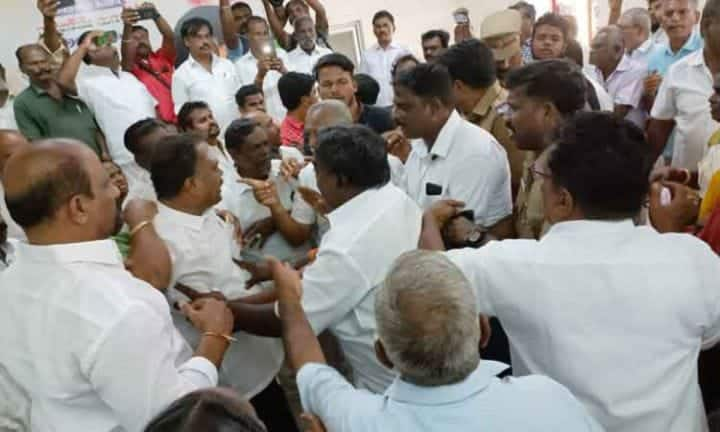 Trichy Clash between Congress party members TNN திருச்சியில் காங்கிரஸ் கட்சியினருக்குள் மோதல் : ஒருவரை ஒருவர் தாக்கிக்கொண்டதால் பரபரப்பு..