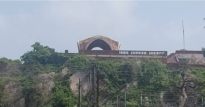 कांग्रेस के त्रिपुरी अधिवेशन में नेताजी सुभाष चंद्र बोस को अध्यक्ष चुना गया. उन्होंने महात्मा गांधी के प्रतिनिधि पट्टाभि सीतारमैया को 203 वोटों से हरा कर दूसरी बार कांग्रेस का अध्यक्ष पद हासिल किया.