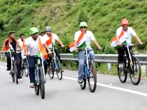 Rudraprayag: आजादी का अमृत महोत्सव कार्यक्रम के तहत साइकिल रैली का हुआ आयोजन, डीएम ने लोगों से की ये अपील Rudraprayag: आजादी का अमृत महोत्सव कार्यक्रम के तहत साइकिल रैली का हुआ आयोजन, डीएम ने लोगों से की ये अपील