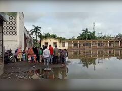 Dhule : महापालिकेच्या शाळेत पाणी साचलं, शिक्षण 'पाण्यात'; विद्यार्थ्यांवर आली आंदोलनाची वेळ