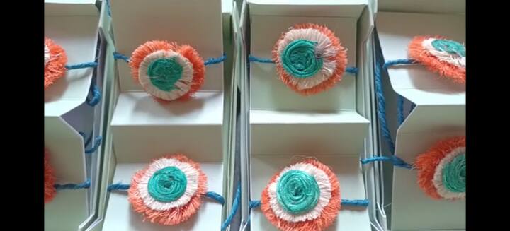 आझादी का अमृत महोत्सवाचे औचित्य साधत पालघर मधील वाडा तुसे येथील समर्थ ग्रामसंघांतर्गत तयार करण्यात आलेल्या बचत गटाकडून हा अनोखा उपक्रम केला जातो