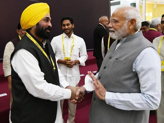 Niti Ayog: नीति आयोग ने बुलाई टीम इंडिया की बैठक, सभी मुख्यमंत्रियों से मिले प्रधानमंत्री मोदी, देखें तस्वीरें