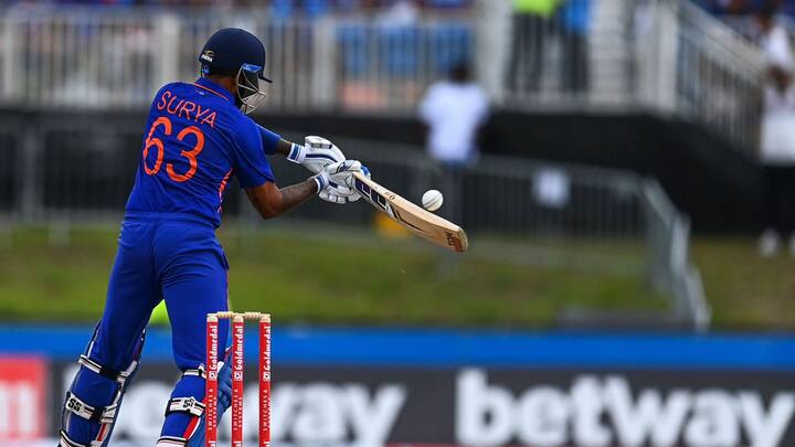 রোহিতের প্রায় সঙ্গে সঙ্গেই সূর্যকুমার যাদবও ১৪ বলে ২৪ রান করে আউট হয়ে যান।