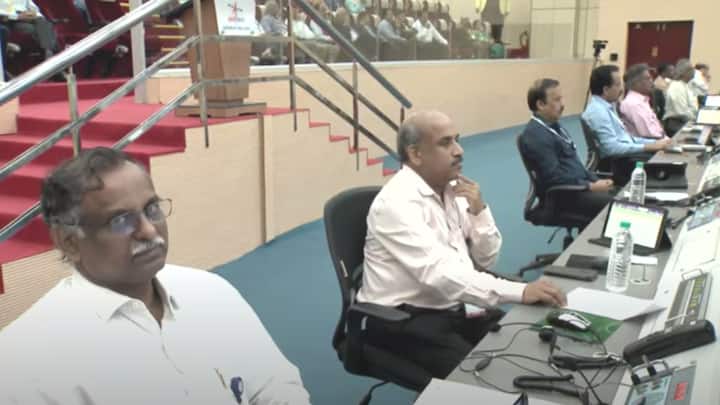 একেবারে চূড়ান্ত ধাপে কিছু তথ্য পাওয়া যাচ্ছে না , জানালেন ইসরোর চেয়ারম্যান ডি সোমনাথ।