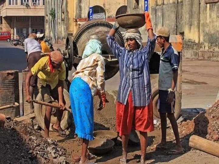 दस्तावेजों को अपलोड करने के बाद फॉर्म को एक बार चेक कर लें कि जो जानकारी आपने भरी है, वह सही है कि नहीं. अब फॉर्म को सब्मिट कर दें.पंजीकरण प्रक्रिया पूरी होने के बाद 10 अंकों का ई-श्रम कार्ड जारी हो जाएगा.