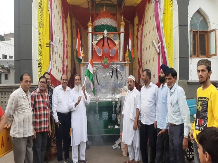 Independence Day: खंडवा में तिरंगे के रंग में रंगा ताजिया, बज रहे हैं देश भक्ति के गीत, जानें- कैसे हुई ताजिया बनने की शुरुआत Independence Day Tazia made with tricolor on Muharram in in Khandwa in MP ann Independence Day: खंडवा में तिरंगे के रंग में रंगा ताजिया, बज रहे हैं देश भक्ति के गीत, जानें- कैसे हुई ताजिया बनने की शुरुआत