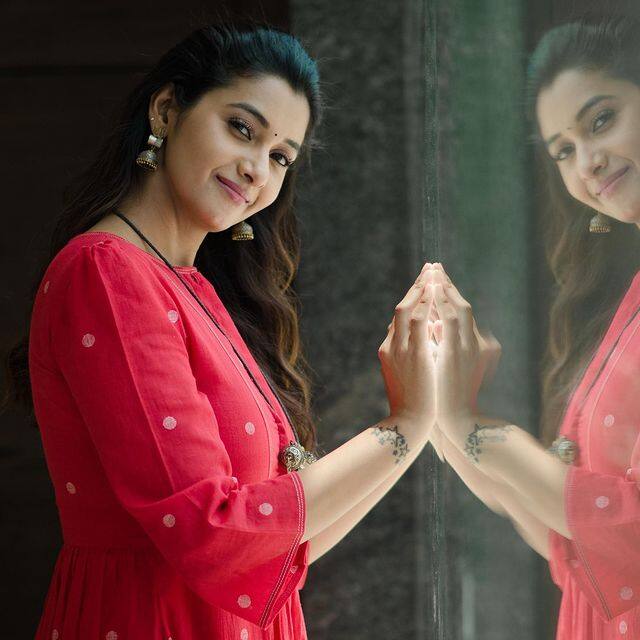 வானவில் தேடியே ஒரு மின்னலை அடைந்தேன்..