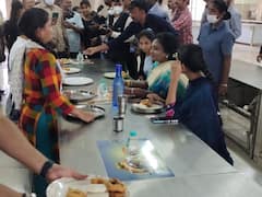 Governor in Basara IIIT: బాసర ట్రిపుల్ ఐటీ విద్యార్థులతో కలిసి గవర్నర్ బ్రేక్ ఫాస్ట్, వారి సమస్యలు విని ఏమన్నారంటే!