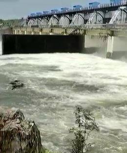 राज्याच्या विविध भागात पावसाची हजेरी