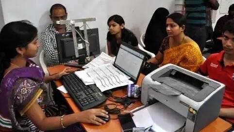 ઉલ્લેખનીય છે કે આધાર કાર્ડ ઇશ્યુ કરતી સંસ્થા UIDAI દ્વારા એક ખાસ નંબર જાહેર કરવામાં આવ્યો છે, જેના પર તમે 24 કલાકમાં ગમે ત્યારે કૉલ કરી શકો છો અને તમારી સમસ્યાનો ઉકેલ લાવી શકો છો.