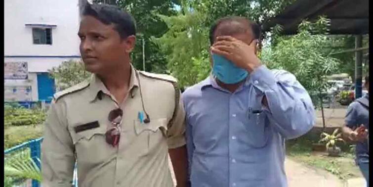 West Burdwan: extortion of money by identity of railway police, Police arrested 2 people West Burdwan: রেল পুলিশের পরিচয় দিয়ে টাকা আদায়, পুলিশের জালে ২ ব্যক্তি