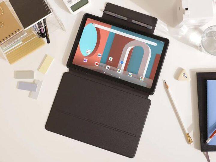 LG अल्ट्रा टॅब Android 12 वर काम करतो. LG अल्ट्रा टॅबमध्ये 10.35-इंचाचा IPS LCD डिस्प्ले आहे. 60Hz रिफ्रेश रेट आणि 2000x1200 पिक्सेल रिझोल्यूशनसह येतो.