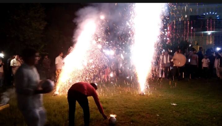 वहीं उपराष्ट्रपति पद के लिए जीते उम्मीदवार जगदीप धनखड़ के गांव किठाना में लोगों में जबरदस्त जश्न का माहौल दिखाई दिया.