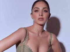 Jugjugg Jeeyo की सक्सेस पार्टी में ऐसी ड्रेस पहनकर पहुंचीं Kiara Advani कि हो गईं ट्रोल, यूजर्स बोले- लगता है भूल गई हैं...