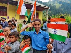 Independence Day 2022 : पाकव्याप्त काश्मीर सीमेजवळील 'या' भारतीय गावात प्रत्येक घरावर फडकला तिरंगा