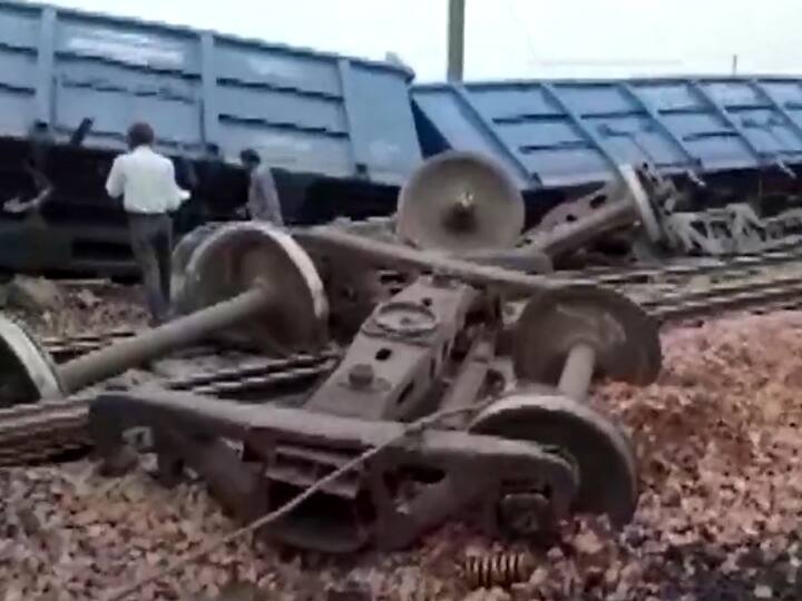 Breaking News: हरियाणा में पटरी से उतरे मालगाड़ी के 8 डिब्बे, दिल्ली रोहतक रेलवे लाइन पर सेवाएं प्रभावित