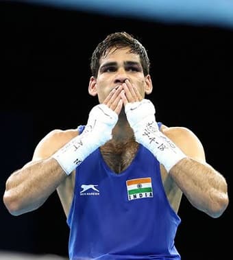 পুরুষদের বক্সিংয়ের ৫৭ কেজি ফেদারওয়েট বিভাগের সেমিফাইনালে ঘানার প্রতিপক্ষ জোসেফ কোমির কাছে ১-৪ ব্যবধানে হেরে গেলেন। তাই ব্রোঞ্জ নিয়েই সন্তুষ্ট থাকতে হল হুসামুদ্দিনকে।