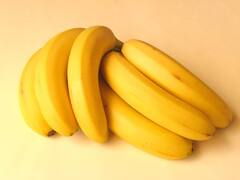 Banana Benefits : कॅन्सरपासून बचाव करण्यास केळी गुणकारी; वाचा माहिती