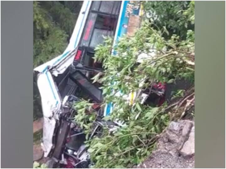 Roadways bus carrying 39 passengers fell into a gorge near ITBP camp Mussoorie in Uttarakhand ANN Uttarakhand News: उत्तराखंड के मसूरी में बड़ा सड़क हादसा, यात्रियों से भरी रोडवेज बस खाई में गिरी