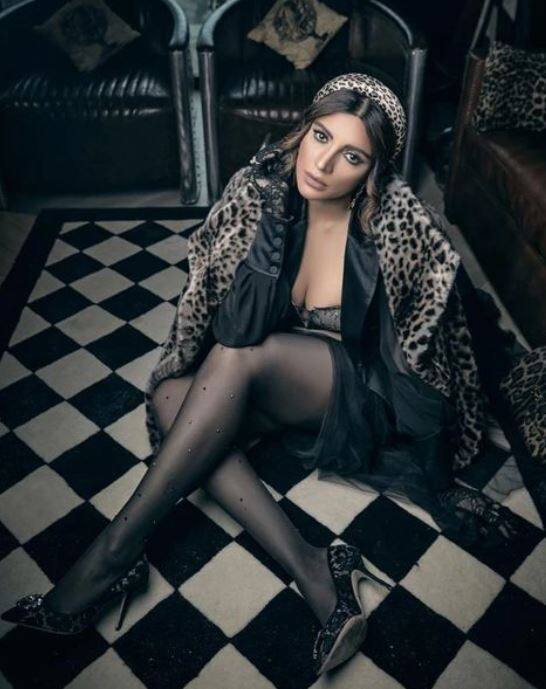 शमा सिकंदर एक वक्त में सिंपल सी लड़की के रोल में फेमस हुआ करती थी, लेकिन अब उनके बोल्ड लुक हेडलाइंस में छाए रहते हैं.