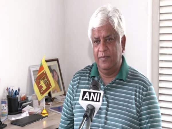 শ্রীলঙ্কার বিশ্বকাপজয়ী দলের অধিনায়ক অর্জুন রণতুঙ্গা ১৯৮৪-১৯৯৭ সাল পর্যন্ত এশিয়া কাপ খেলেছেন। ১৯টি ইনিংসে ৭টি অর্ধশতরান হাঁকিয়েছেন তিনি।