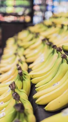 Banana Benefits : कॅन्सरपासून बचाव करण्यास केळी गुणकारी; वाचा माहिती