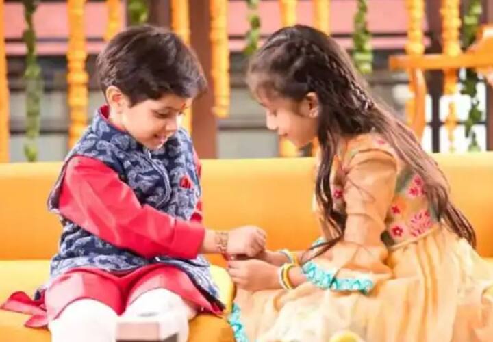 ਭਦਰਕਾਲ - 11 ਅਗਸਤ, 2022 ਨੂੰ ਸ਼ਾਮ 5 ਵੱਜ ਕੇ 17 ਮਿੰਟ  'ਤੇ ਭੱਦਰਾ ਪੁੰਛ ਸ਼ੁਰੂ ਹੋ ਜਾਵੇਗਾ ਅਤੇ ਸ਼ਾਮ 6 ਵੱਜ ਕੇ 18 ਮਿੰਟ 'ਤੇ ਸਮਾਪਤ ਹੋਵੇਗਾ। ਫਿਰ ਭੱਦਰਮੁੱਖ ਸ਼ਾਮ 6:18 ਤੋਂ ਸ਼ੁਰੂ ਹੋ ਕੇ ਰਾਤ 8 ਵਜੇ ਤੱਕ ਰਹੇਗਾ। ਇਸ ਦੌਰਾਨ ਭੈਣਾਂ ਨੂੰ ਆਪਣੇ ਭਰਾ ਦੇ ਗੁੱਟ 'ਤੇ ਰੱਖੜੀ ਬੰਨ੍ਹਣ ਤੋਂ ਬਚਣਾ ਚਾਹੀਦਾ ਹੈ।