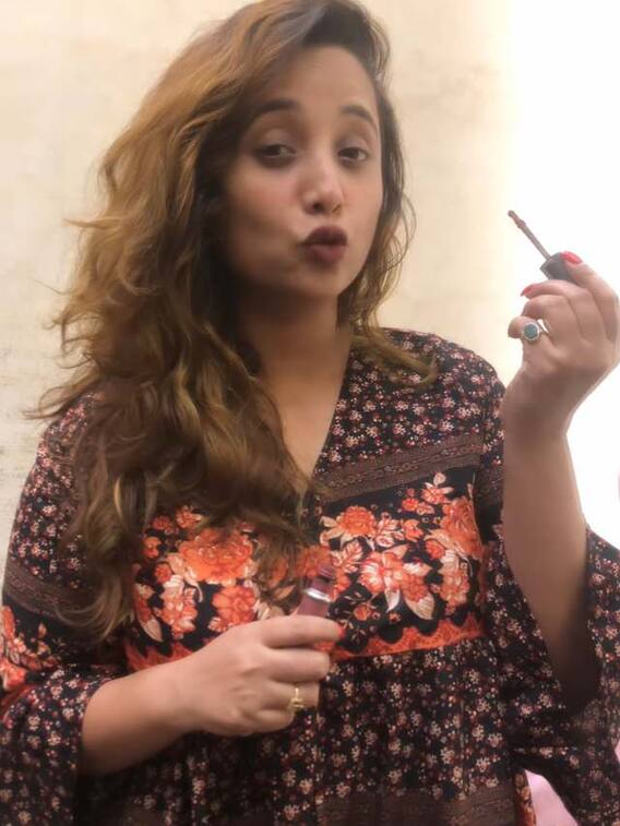 लिपस्टिक लगाए रानी चटर्जी ने हिला डाला पूरा यूपी-बिहार