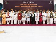 दिल्लीत मुख्यमंत्र्यांचा अपमान? नीती आयोगाच्या बैठकीत शिंदेंना शेवटचं स्थान : रोहित पवार