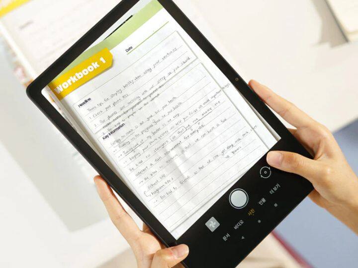 LG अल्ट्रा टॅबला स्नॅपड्रॅगन 680 प्रोसेसरसह 4 GB RAM + 64 GB स्टोरेज मिळते. याची रॅम मायक्रो एसडी कार्डच्या मदतीने वाढवता येऊ शकते. एलजी अल्ट्रा टॅबमध्ये 8 एमपी रियर कॅमेरा देण्यात आला आहे. सेल्फी आणि व्हिडीओ कॉलसाठी, टॅबमध्ये 5 एमपी फ्रंट कॅमेरा देण्यात आला आहे.
