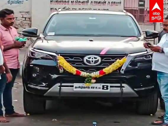 Seeman New Car : சொகுசு கார் வாங்கிய சீமான்.. சமூகவலைதளத்தில் எழுந்த விமர்சனங்கள்..!