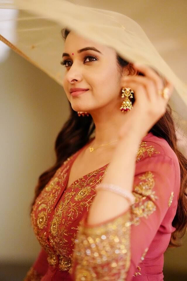 மேகமோ அவள் ..மாய பூ திரள் ..