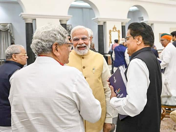 Samajwadi Party leader Ram gopal Yadav after yogi Adiyanath meet pm narendra modi Trichy Siva Sitaram Yechury Sonal Mansingh see photo UP Politics: CM योगी से मुलाकात के बाद अब PM मोदी के साथ दिखे रामगोपाल यादव, दिलचस्प तस्वीरें आई सामने