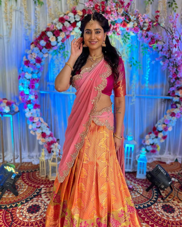యాంకర్ వర్షిణి అందమైన ఫోటోలు. Image credit: Varshini Sounderajan/Instagram