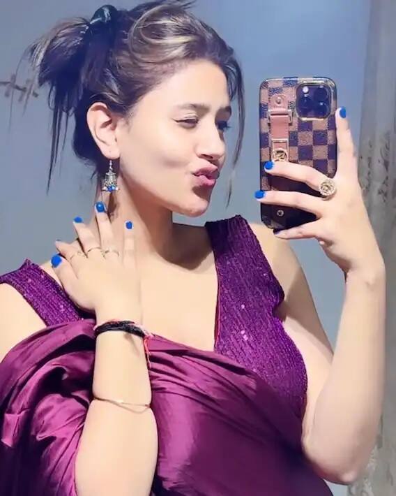 અંજલિનો મ્યુઝિક વીડિયો 'સૈયાં' ટૂંક સમયમાં રિલીઝ થવા જઈ રહ્યો છે. તે તેના સોશિયલ મીડિયા એકાઉન્ટ પર આ ગીતનું પ્રમોશન કરી રહી છે.