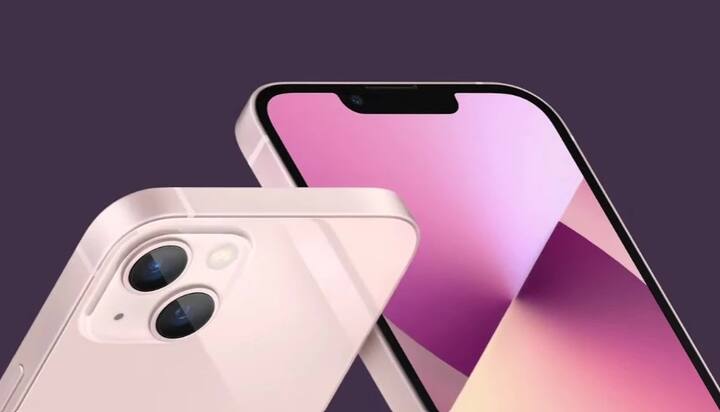 Apple iPhone 13માં A15 Bionic ચિપસેટ આપવામાં આવી છે. તેમાં 6.1-ઇંચની સુપર રેટિના XDR સ્ક્રીન છે. કેમેરાની વાત કરીએ તો તેના પાછળના ભાગમાં 12 મેગાપિક્સલનો કેમેરો આપવામાં આવ્યો છે. તે 4K ડોલ્બી વિઝન HDR સાથે રેકોર્ડ કરી શકે છે.