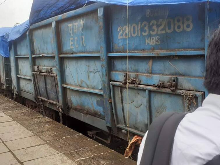 man got stuck in goods train engine and dragged for 5 kms dead Crime: சரக்கு ரயில் எஞ்சினில் சிக்கி 5 கிலோ மீட்டர் தூரம் இழுத்துச் செல்லப்பட்ட நபர்!