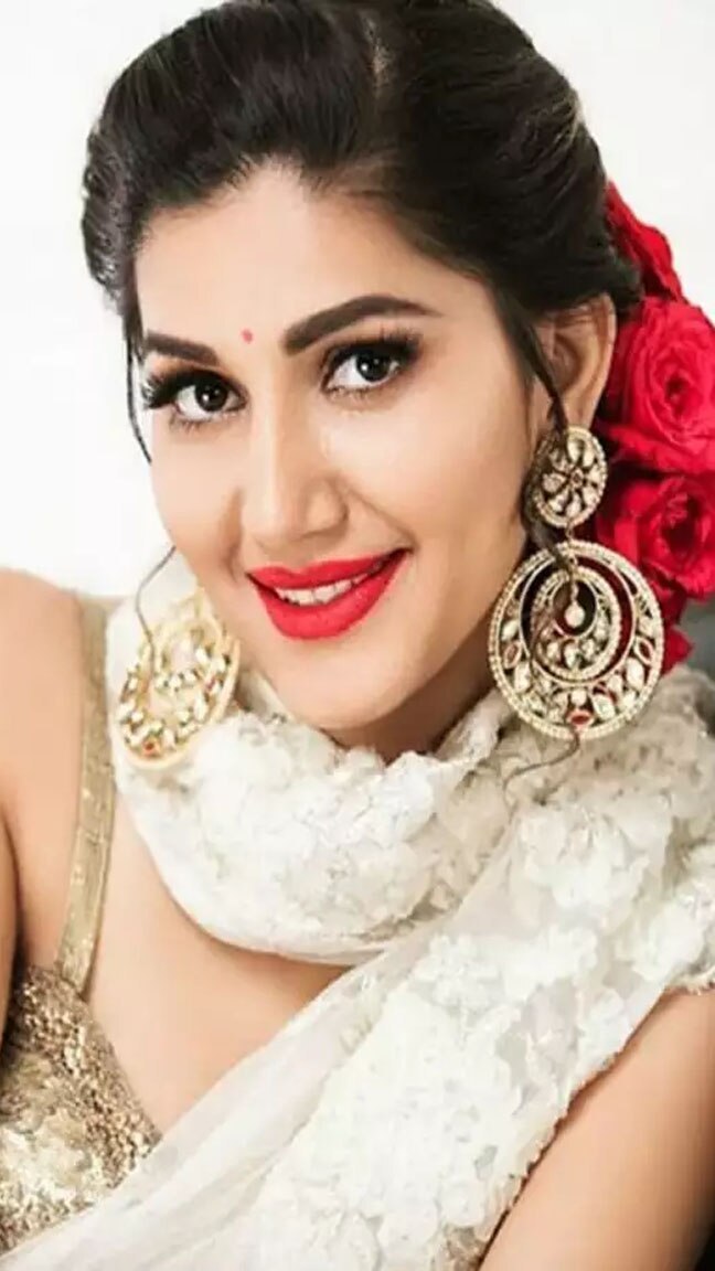 सपना एक शो में रागनी गा रही थीं, जिसके चलते वो विवादों में आ गई थीं