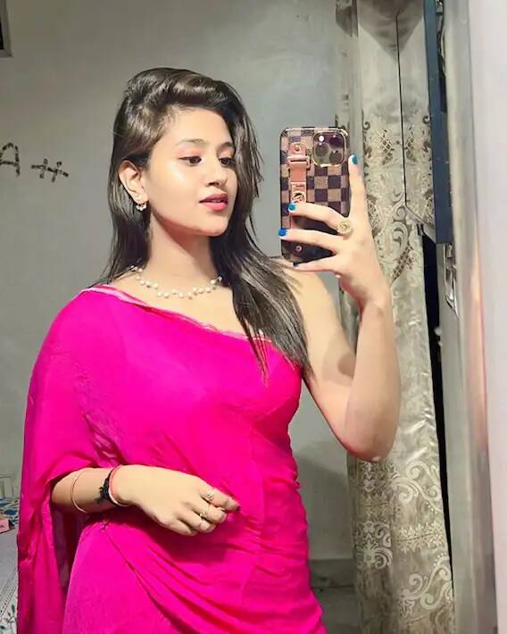 હાલમાં જ અંજલિ અરોરાનું 'સૂફી સૂફી' ગીત પણ રિલીઝ થયું હતું જેમાં તેનો લુક ખૂબ જ પસંદ કરવામાં આવ્યો હતો.