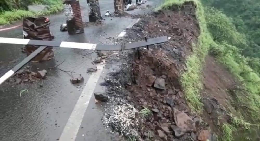 Kokan Rain Updates : तळकोकणात पावसाचं धुमशान; नद्यांना पूर, 27 गावांचा संपर्क तुटला