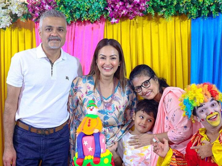 Karan Mehra Nisha Rawal Fight: निशा रावल के ब्वॉयफ्रेंड रोहित सेठिया का ईशान खट्टर से है ये कनेक्शन! Nisha Rawal alleged lover Rohit Sathia and Ishan Khatter father Rajesh Khatter are cousins Karan Mehra Nisha Rawal Fight: निशा रावल के ब्वॉयफ्रेंड रोहित सेठिया का ईशान खट्टर से है ये कनेक्शन!